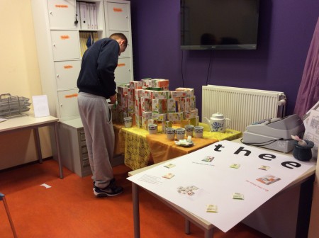 Rafal een presentatietafel aan het maken